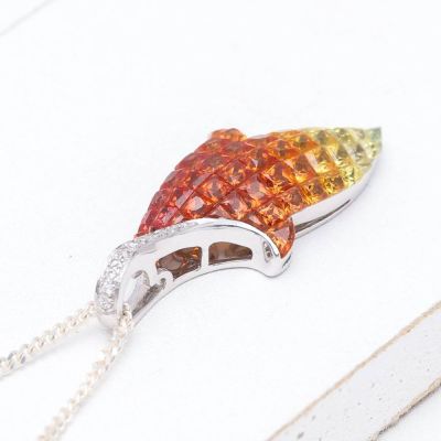 CATHERINE SUNSET SAPPHIRE & DIAMOND PENDANT IN 18K GOLD