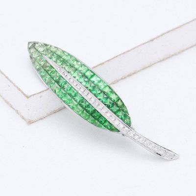 FERN TSAVORITE GREEN GARNET INVISIBLE SET BROOCH (3.1CT TW) IN 14K GOLD by EQUALLI.COM