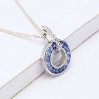  STELLA BLUE SAPPHIRE & DIAMOND PENDANT IN 18K GOLD